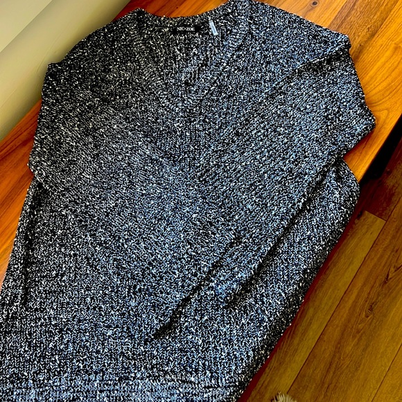 NIC+ZOE Sweaters - Nic + Zoe black and white tunic sweater